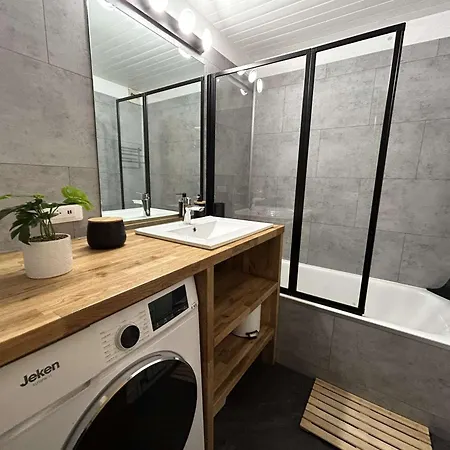 2 Pieces, Cabine, Balcon, Pres Des Pistes, 6 Pers * Méribel